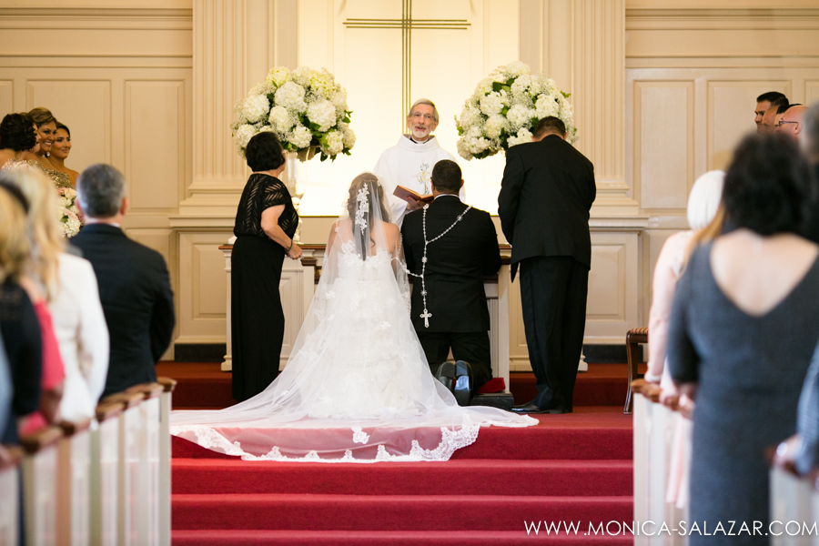 Fort-Worth-wedding-photographer-robert-carr-chapel-tcu-wedding-omni-hotel-wedding-reception-andrew-melinda-by-fort-worth-wedding-photography-monica-salazar-47