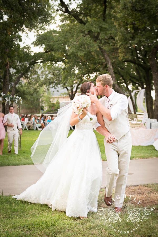 WeddingPhotography-Private-Residence-Lightly-Photography-Mansfield-Texas-Outdoor-Wedding-Amanda-McCollum-Candice-David-0027