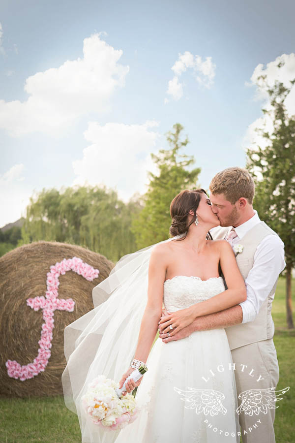 WeddingPhotography-Private-Residence-Lightly-Photography-Mansfield-Texas-Outdoor-Wedding-Amanda-McCollum-Candice-David-0034